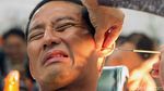 Sandiaga Cukur Rambut, Kumis dan Jenggot di Glodok