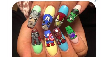 Thor, Captain America, Iron Man, dan Hulk. Tubuhnya lengkap ketika kedua belah tangan disatukan. (Foto: Internet/Twitter)