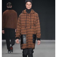 Dia tidak menggunakan obat-obatan terlarang dan sedang dalam kondisi terbaiknya untuk mengikuti parade (fashion show). Kami meminta semuanya menghargai momen yang sangat menyedihkan ini, demikian pernyataan BSE Management. Foto: Instagram/@tales.cotta