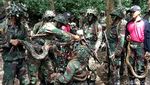 Aksi Marinir Makan Ular Saat Latihan Perang