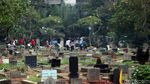 Warga Ramai-ramai Berziarah Jelang Bulan Ramadan