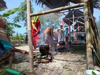 Warga yang melakukan tradisi Munggahan (Andi Nurroni/detikcom)