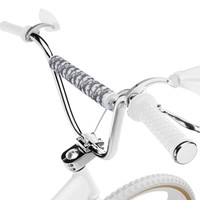 Sepeda keluaran Dior dan produsen BMX asal Prancis ini dijual terbatas. Hanya ada 150 buah yang diproduksi. Harga resminya sendiri belum diketahui pasti. Namun, koleksi terdahulu dibanderol seharga US$ 4.700 atau hampir mencapai Rp 70 jutaan. Bukan tidak mungkin harga edisi terbarunya akan lebih mahal. (Foto: Dok. Dior)