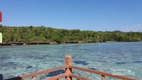 Menghadap langsung ke Selat Makassar, Mamuju diberkahi dengan alam bawah laut serta pulau dan pantai yang cantik (basri bachtiar/dTraveler) 