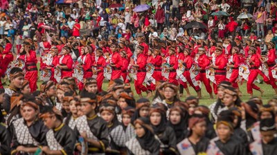 5 Ribu Pelajar Tumpah Ruah Ikuti Tari Jaranan di Solo