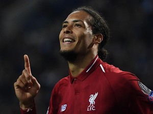 Van Dijk Resmi Diumumkan sebagai PFA Player of the Year, Sterling Juga Menang