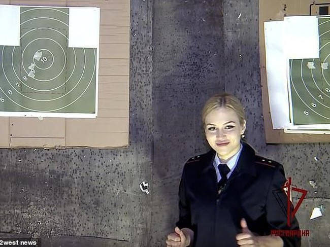 Anna menjadi satu dari 1.000 perempuan tentara yang berpartisipasi dalam ajang tersebut. Pemenang ditentukan berdasarkan voting dan Anna berada di puncak teratas kontes tersebut setelah berhasil merebut hati 57 ribu pemilih. (Foto: Ist.)