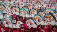 Tari Jaranan yang dibawakan 5 ribu penari pelajar tersebut dalam rangka memperingati Hari Tari Sedunia 2019. ANTARA FOTO/Mohammad Ayudha.