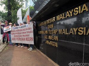 Massa Sambangi Kedubes Malaysia Tuntut Keadilan Untuk TKI