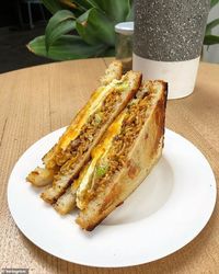 Sandwich Terbaik di Sydney Ini Dibuat dari Mie Instan Asal Indonesia