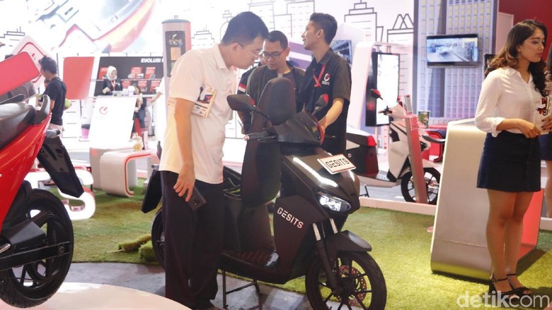 Motor listrik Gesits termasuk yang paling menarik perhatian pengunjung IIMS 2019 Foto: Dadan Kuswaraharja Motor listrik Gesits termasuk yang paling menarik perhatian pengunjung IIMS 2019 Foto: Dadan Kuswaraharja