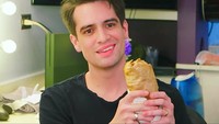 Disela-sela kesibukannya, biasanya Brendon pilih burrito khas Meksiko untuk menumpas rasa laparnya setelah manggung. Foto: Istimewa