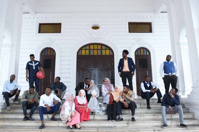 Fila, yang berasal dari Kampung Raja, Tunjang pun mengatakan bahwa Adama adalah lelaki impiannya karena ia baik, peduli, cerdas, dan sabar. Selain itu, ia juga seorang pria yang religius dan berorientasi pada keluarga. Hal tersebut membuatnya semakin jatuh cinta pada Adama. Foto: Facebook