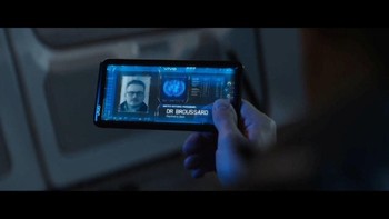 Captain America: Civil War (2016) – Vivo. Film ini disebut memunculkan sejumlah smartphone Vivo, yang memang jadi salah satu sponsor. Tapi yang mencuri perhatian adalah sebuah ponsel futuristis dengan logo Vivo di sudut. (Foto: Via PhoneArena).