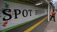 Empat spot budaya tersebut diantaranya ada yang berlokasi di Panin, FX, Universitas Atmajaya dan trotoar di depan HI.