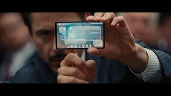 Iron Man 2 (2010) - Ponsel LG tranparan. LG tampaknya kembali ikut jadi sponsor film Iron Man. Kali ini yang muncul adalah sebuah ponsel transparan futuristis yang dibuat khusus LG. (Foto: Via PhoneArena).
