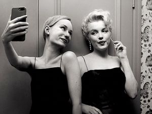 Marilyn Monroe hingga Gandhi Jadi Korban Selfie Wanita Ini
