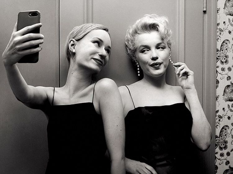 Marilyn Monroe hingga Gandhi Jadi Korban Selfie Wanita Ini