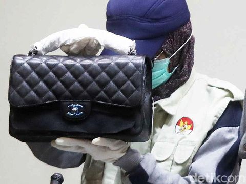 Intip Tas Chanel & Balenciaga, Barang Bukti Bupati Talaud yang Ditangkap KPK