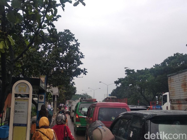 Gedebage Bandung Kembali Banjir, Lalu Lintas Macet Gedebage Bandung Kembali Banjir, Lalu Lintas Macet