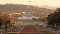 Melbourne merupakan ibu kota pertama Australia sebelum dipindahkan ke Canberra. Pada tahun 1911 pemerintah melakuakan sayembara karena ingin memilih ibukota dengan syarat memiliki taman kota yang luas. Hanya Canberra lah yang memenuhi syarat dan di tahun 1927 ibu kota dipindahkan ke Canberra. (iStock)