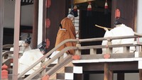 Untuk pertama kalinya dalam dua dekade terakhir seorang kaisar Jepang turun takhta usai memimpin monarki Jepang sejak tiga dekade silam. Japan Pool/Pool via Reuters.