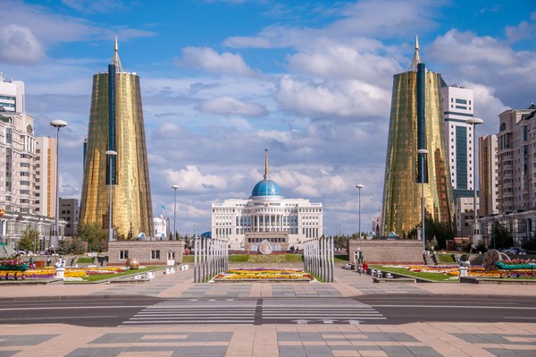 Kazahkstan memindahkan ibu kota pada tahun 1997 dari Almaty ke Astana, sebuah kota modern yang verada di disebelah utara Almaty. Alasan pemindahan ini karena Almaty memiliki lahannya sempit, terlalu dekat dengan perbatasan negara lain dan rawan gempa bumi. (iStock)
