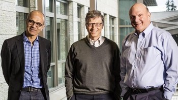 Satya Nadella bersama Bill Gates dan Steve Ballmer, para pentolan Microsoft.  Sejak ditunjuk untuk menjabat sebagai CEO Microsoft di tahun 2014, Satya Nadella terus menorehkan prestasi. Aku senang dia mendapatkan pekerjaan itu (CEO-red) di mana dia melakukannya dengan hebat, puji Ballmer. Foto: istimewa