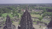 Adalah komplek candi Hindu, Candi Prambanan juga yang terbesar di Indonesia. Pembangunannya pada abad ke-9 masehi (Didik Dwi Haryanto/detikcom)  