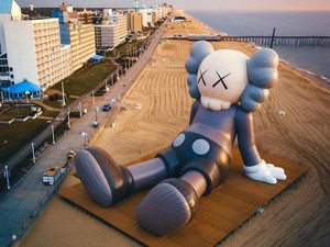 Patung Raksasa KAWS Belum Berhenti Tur, Kini Mendarat di Amerika