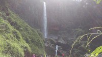 Destinasi Instagramable pertama di Purworejo adalah Curug Muncar di Desa Kaliwungu (Rinto/detikcom)  