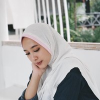 Bulan Ramadhan biasanya diramaikan oleh acara silaturahmi seperti buka puasa bersama dan pengajian. Ada pula kegiatan pesantren kilat yang biasanya diperuntukkan untuk anak-anak dan remaja. Seperti apa gaya hijab yang cocok untuk semua acara itu? Seperti apa pilihan gaya hijab untuk muslimah yang masih belajar berkerudung? Foto: Instagram