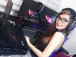 Kenalan dengan Ann, Gamer Cantik Jago Main Tembak-tembakan