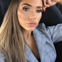 Karena terlalu banyak sentuhan operasi plastik, wajah Chloe dinilai terlalu tua dari usianya. Seperti penampilannya ini yang tampak tidak lagi seperti remaja.  Foto: Instagram