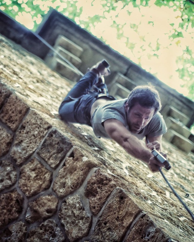 Dikabarkan Access Hollywood, Jean Rosseau menghabiskan waktu selama dua tahun hanya untuk berlatih judo, tinju, balap sepada BMX, skydiving, martial arts hingga motorcross. (Foto: Instagram/@jeancharlesrousseau)