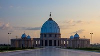 Pantai Gading telah empat kali memindahkan ibu kota dengan urutan Grand Bassam (1893), Bingerville (1900), Abidjan (1933) dan Yamossoukro. Pemindahan ini berakhir di masa pemerintahan Presiden Felix Houphouet Boigny dengan ditetapkannya Yamossoukro menjadi ibu kota tahun 1983. (iStock)