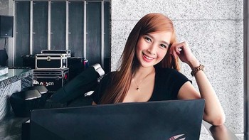 Inilah Ann B. Mateo tersenyum di depan laptop Asus ROG yang dikhususkan untuk main game. Ann adalah gamer wanita asal Filipina dan berusia 26 tahun. Foto: istimewa