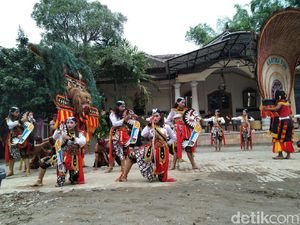 Peringati Hari Tari Dunia, Seniman Ponorogo Ajak Warga Belajar Reog