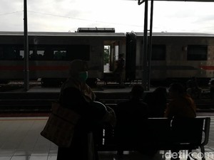 Jalur KA yang Terendam Banjir di Pasuruan Sudah Bisa Dilewati