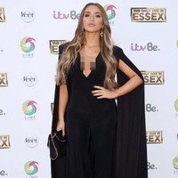 Chloe adalah seorang hairstylist yang juga bekerja di klinik kecantikan. Tak heran jika dia sudah akrab dengan filler dan botox. Foto: Instagram