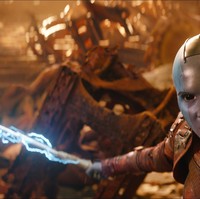 Tim artistik menghabiskan waktu 4 jam untuk mengubah wajah cantik Karen Gillan menjadi Nebula. Melepas dan menghapus semua makeup pun tak kalah sulit, perlu waktu 30 menit. Foto: Istimewa