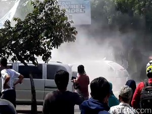 Mobil Ini Terbakar Usai Isi BBM di SPBU Magetan, Pengemudi Selamat
