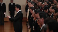 Perdana Menteri Shinzo Abe turut hadir dan menyampaikan pernyataan terakhir bagi Akihito dalam prosesi tersebut.