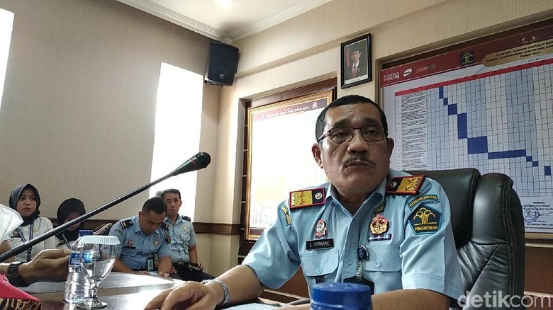 Begini Pengawalan Setya Novanto saat Berhasil Pelesiran ke Toko Bangunan Begini Pengawalan Setya Novanto saat Berhasil Pelesiran ke Toko Bangunan