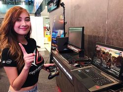Kenalan dengan Ann, Gamer Cantik Jago Main Tembak-tembakan