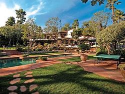 10 Harta Tak Biasa Milik Orang Terkaya Dunia