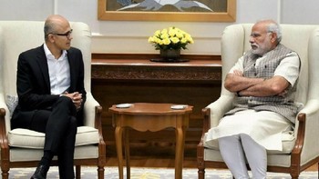 Saat bertemu dengan Perdana Menteri India, Narendra Modi. Satya dipandang sangat tinggi di negaranya karena mampu memimpin perusahaan kelas dunia yang sangat terkenal. India memang gudang bakat teknologi luar biasa. Selain Microsoft, Google juga dipimpin CEO kelahiran India, Sundar Pichai. Foto: istimewa