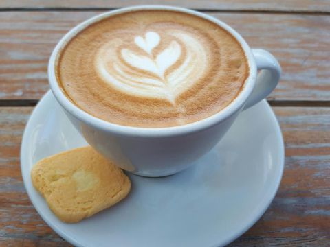 Cetak Rekor Dunia, Barista Ini Racik 420 Cangkir Cappuccino Dalam Sejam
