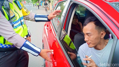 Larangan merokok bagi pengendara di Blitar