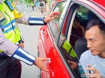 Gugat ke MK, Warga Minta Ada Saksi Tambahan untuk Pengendara yang Merokok